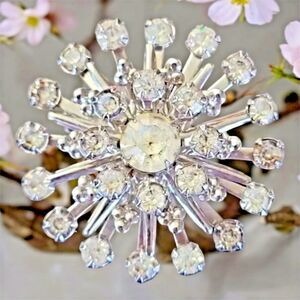 Vintage Rhinestone Riveted Starburst Brooch – Silvertone 1.5 Inches